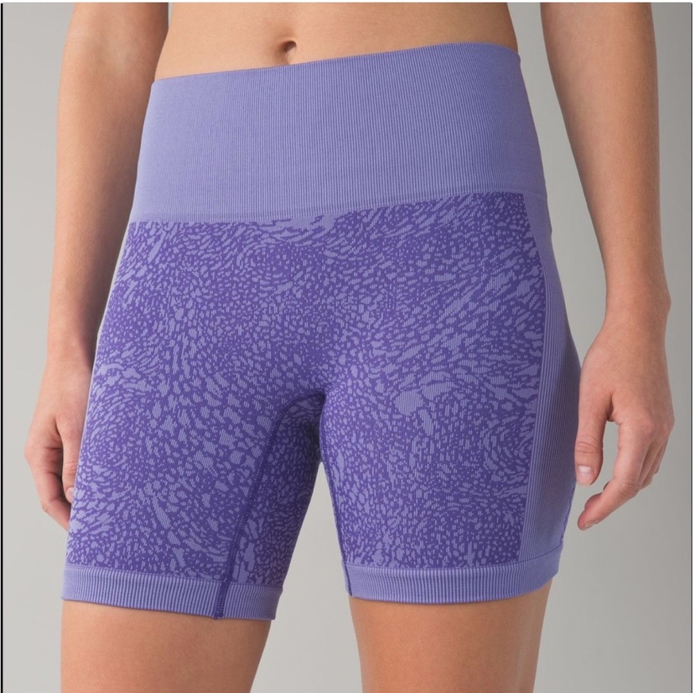 Lululemon Sculpt Shorts in Iris Flower Floral Print